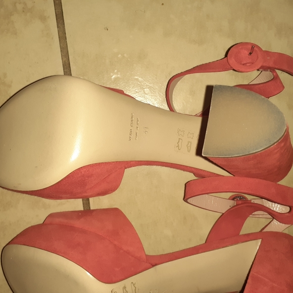 Red Velvet Barney New York Pumps - Picture 3 of 15